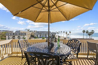 999 N Pacific St in Oceanside, CA - Building Photo - Building Photo