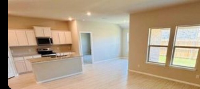 513 Marsh St in Cleburne, TX - Building Photo - Building Photo