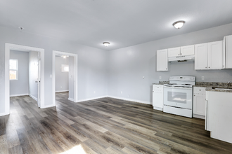 438 S San Joaquin Ave in San Antonio, TX - Building Photo - Building Photo