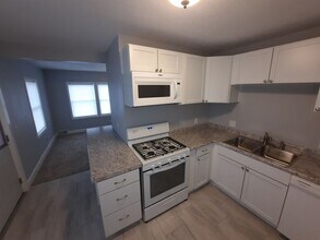 2223 Central Ave in Bettendorf, IA - Building Photo - Building Photo