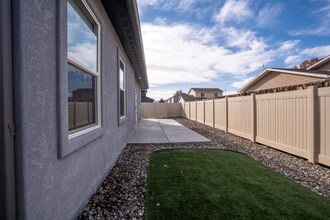 383 Sage Way in Grand Junction, CO - Foto de edificio - Building Photo