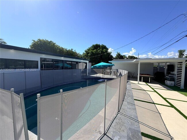 8721 SW 191st St in Cutler Bay, FL - Building Photo - Building Photo