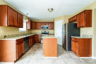 2146 Rosswood Blvd in Indianapolis, IN - Building Photo - Building Photo