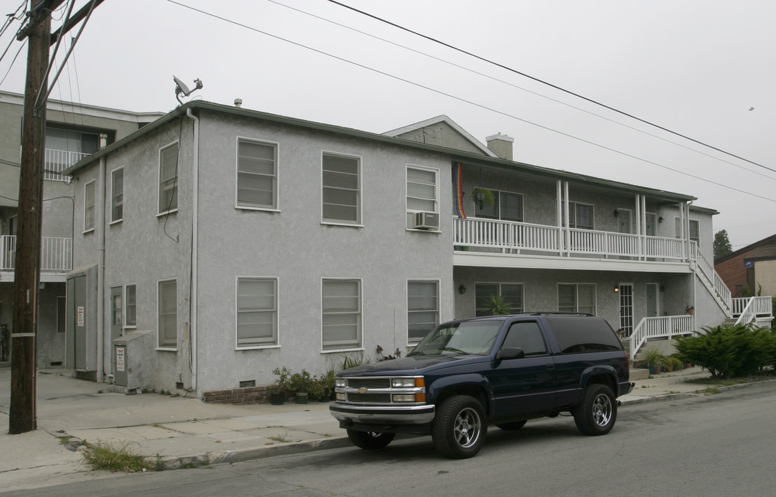 4115-4129 E 1st St in Long Beach, CA - Building Photo