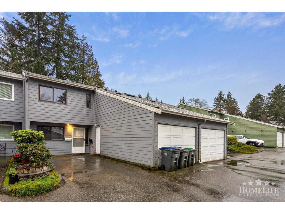 9976-9149 149 St in Surrey, BC - Building Photo