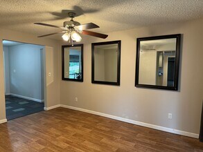 11524 38th Dr SE in Everett, WA - Foto de edificio - Building Photo