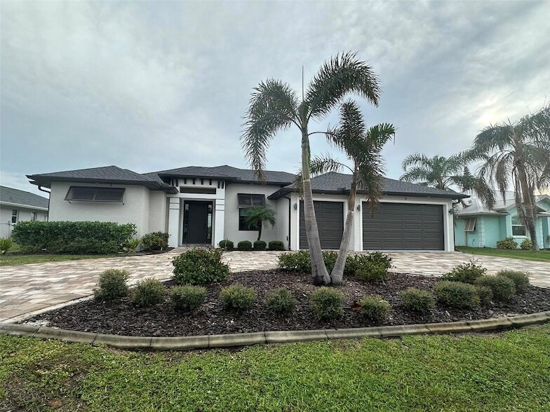 5 Sportsman Pl in Rotonda West, FL - Building Photo