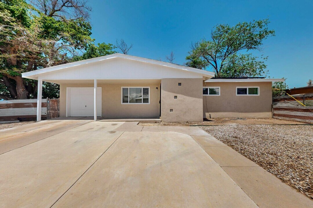1055 Betts St NE in Albuquerque, NM - Building Photo