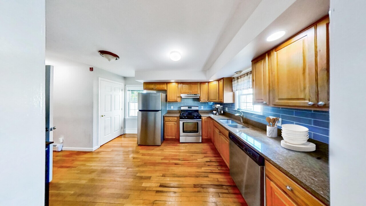 35 Juniper St, Unit #1 in Boston, MA - Building Photo