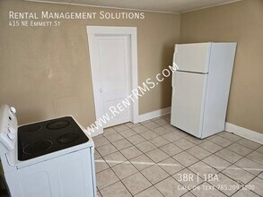 415 NE Emmett St in Topeka, KS - Building Photo - Building Photo