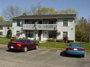 Wooster Ridge Apartments in Ingleside, IL - Building Photo - Building Photo