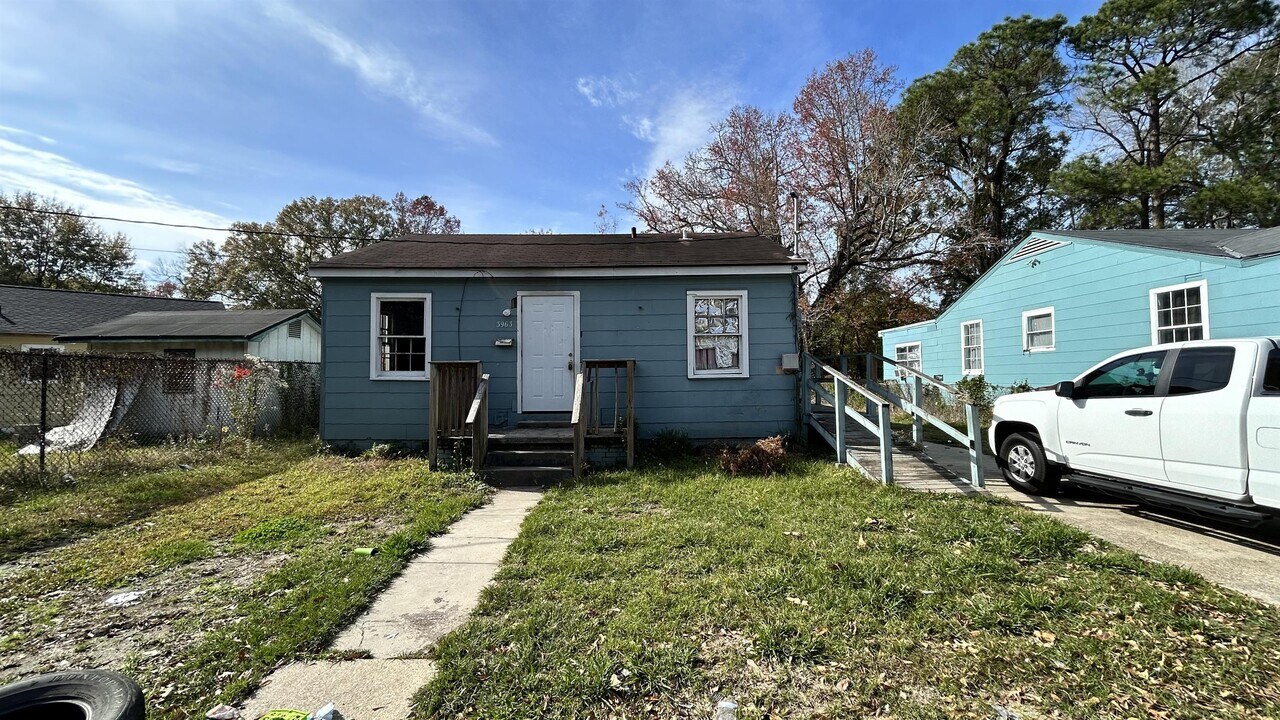 3963 N Foster Dr in Baton Rouge, LA - Building Photo