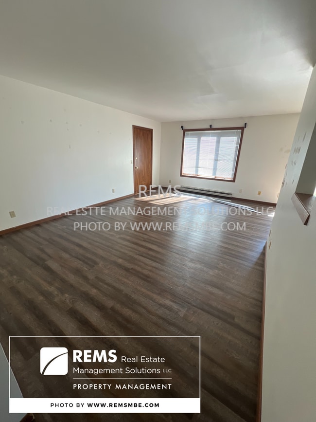 210 W John St in Poynette, WI - Building Photo - Building Photo