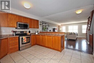 3000 Lake Shore Blvd W in Toronto, ON - Building Photo - Building Photo