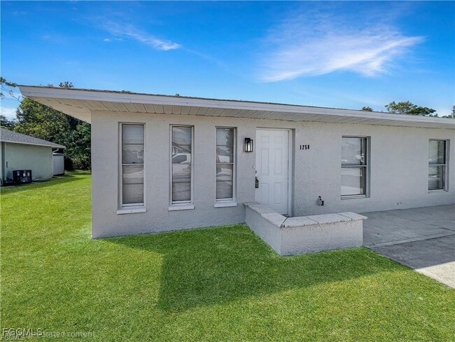 17582 Cypress Point Rd in Ft. Myers, FL - Building Photo - Building Photo