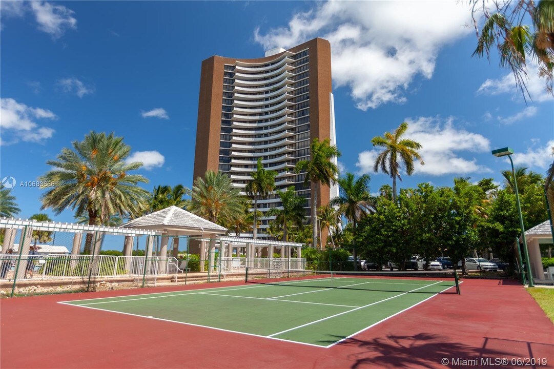 720 NE 69th St in Miami, FL - Building Photo