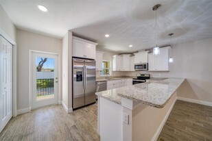 8403 Daves Homes Pl in Tampa, FL - Foto de edificio - Building Photo