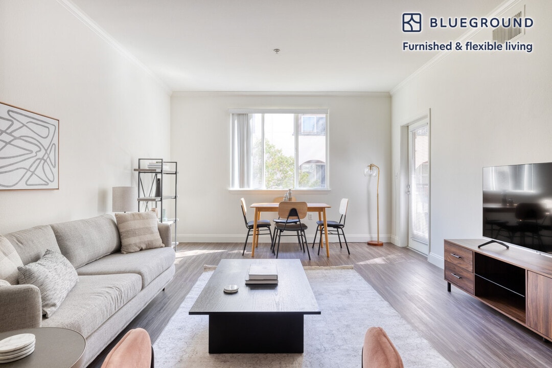5710 Crescent Park E, Unit FL3-ID655 in Los Angeles, CA - Building Photo