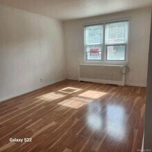 68-48 Selfridge St in Queens, NY - Foto de edificio - Building Photo