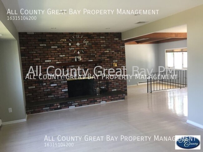 38 Summit St in Hicksville, NY - Building Photo - Building Photo