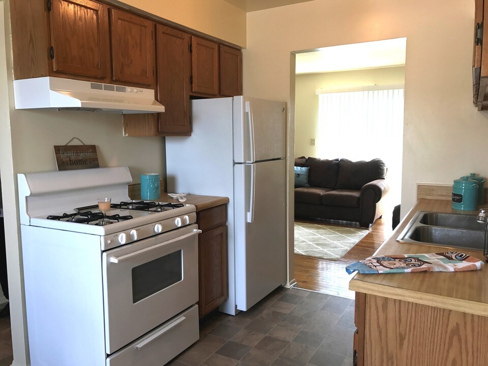 Country Way Townhomes in Saginaw, MI - Building Photo