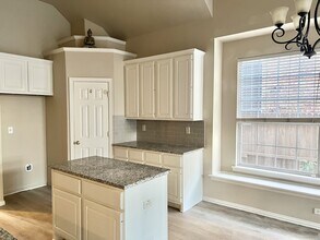 2421 Mallard Dr in Little Elm, TX - Foto de edificio - Building Photo