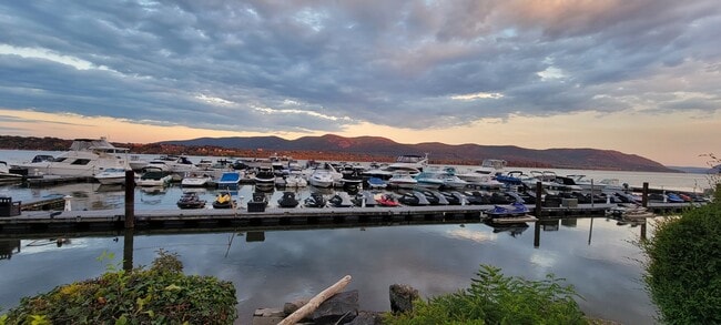 176 Montgomery St, Unit 3