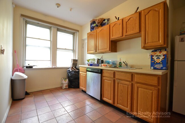 129 Chiswick Rd, Unit 1 in Boston, MA - Building Photo - Building Photo