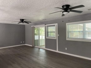 5021 W University Ave in Gainesville, FL - Building Photo - Building Photo