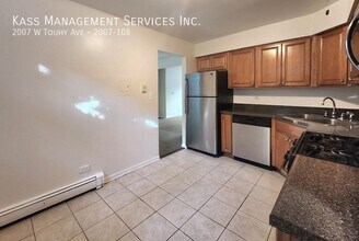 2007 W Touhy Ave in Chicago, IL - Building Photo - Building Photo