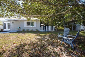 2060 Sunnyside Pl in Sarasota, FL - Building Photo - Building Photo