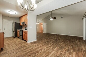 1111 Tuxford Dr in Brandon, FL - Building Photo - Building Photo