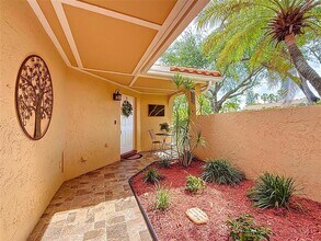 1420 Seagrape Cir in Weston, FL - Foto de edificio - Building Photo