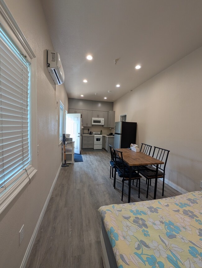 property at 413 Everett Ave