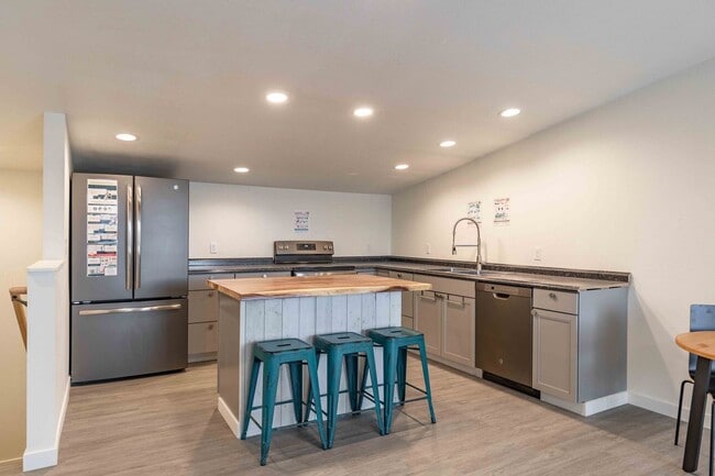 314 S Asbury St in Moscow, ID - Foto de edificio - Building Photo