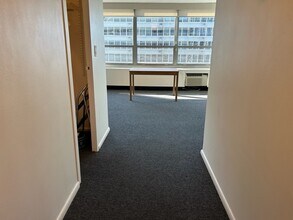 3550 N Lake Shore Dr, Unit 2525 in Chicago, IL - Building Photo - Building Photo