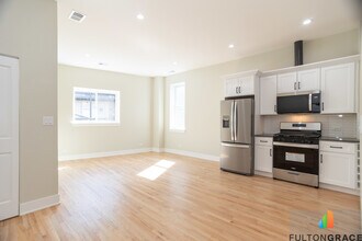 4437 N Broadway in Chicago, IL - Building Photo - Building Photo