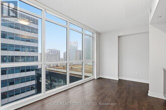 30 Roehampton Ave in Toronto, ON - Building Photo - Building Photo