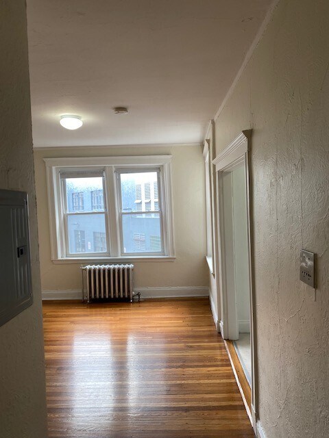 1160 Boylston St, Unit 5 in Boston College, MA - Building Photo - Building Photo
