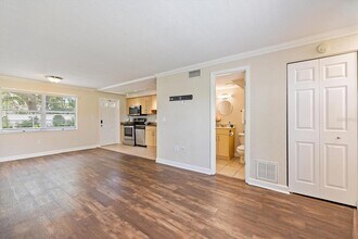 960 Highland St in Sarasota, FL - Building Photo - Building Photo