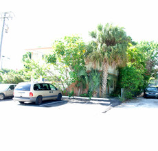 1530 NE 124th St in Miami, FL - Building Photo - Building Photo