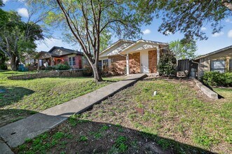 5928 Signal Point in Austin, TX - Building Photo - Building Photo