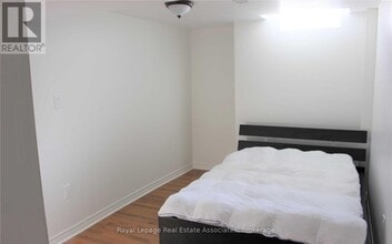 155 Johnswood Crescent in Vaughan, ON - Building Photo - Building Photo