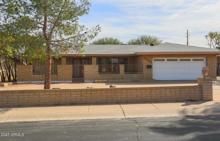 3239 S Lebanon Ln in Tempe, AZ - Building Photo