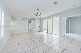 1571 Seagrape Way in Hollywood, FL - Building Photo - Building Photo