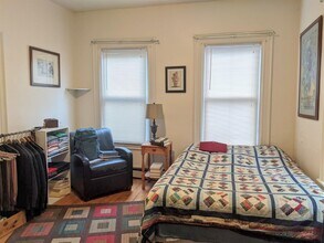 2 Evergreen Sq, Unit 1 in Somerville, MA - Building Photo - Building Photo