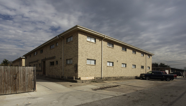 1600 Carrollton Ave in Metairie, LA - Foto de edificio - Building Photo