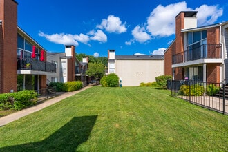 The Estates at Ridglea Hills in Fort Worth, TX - Building Photo - Building Photo