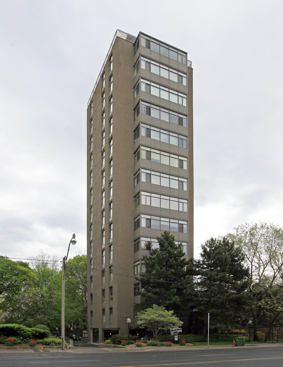 423 Avenue Rd in Toronto, ON - Building Photo