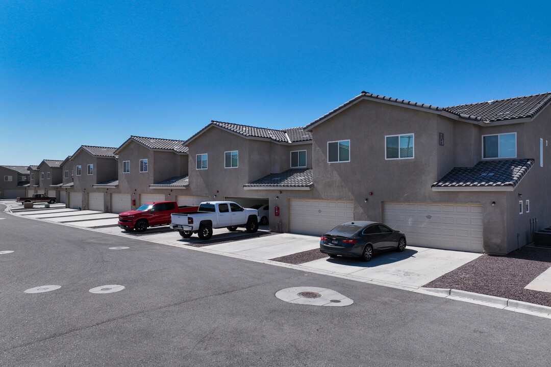 Desert View Villas in Yuma, AZ - Building Photo